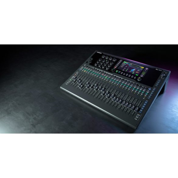 Allen&Heath QU-6 digitális keverőpult 24+1 Fader, 24mikrofon bemenettel lokálisan, 38 processzálható csatorna, 12 sztereó Mix + 4 mátrix + LR kimenet, 6 sztereó FX Processzor, SLINK Port