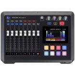 Tascam Mixcast 4 Podcast keverő / többsávos USB Audio interfész